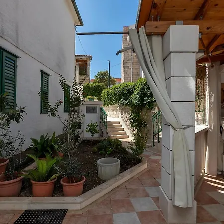 Carmen Apartment