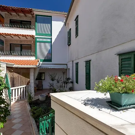 Apartment Carmen *