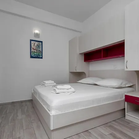 Carmen Apartment *