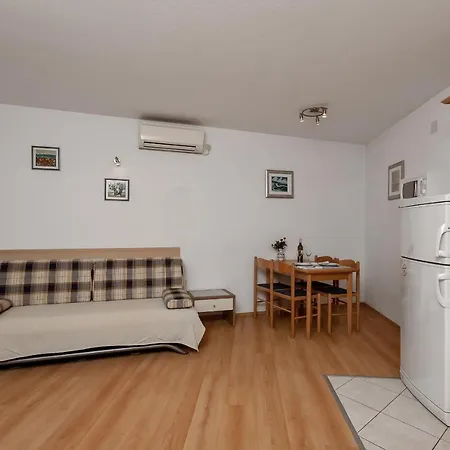 Apartment Carmen *