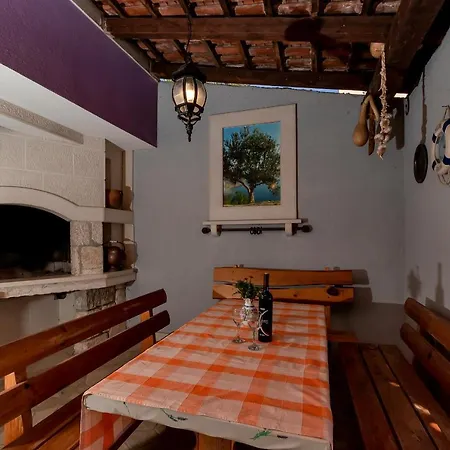 Carmen Apartment