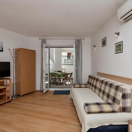 Apartment Carmen *