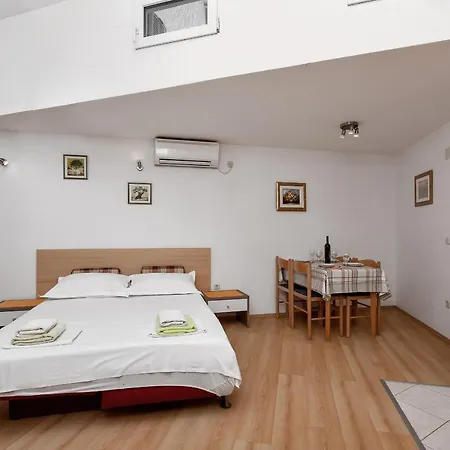 Carmen Apartment Makarska