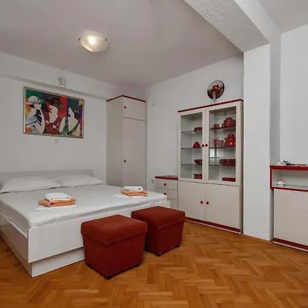 Apartment Carmen *