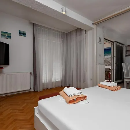Apartment Carmen *