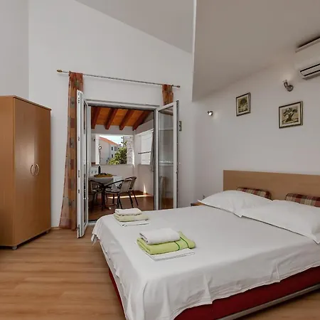 Apartment Carmen *